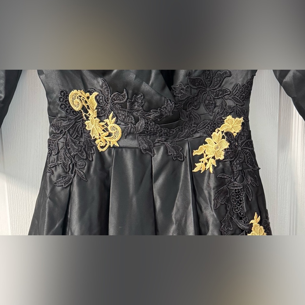 Elegant V-Neck A Line Tea Length Dress With Appliques and Pockets in Black - Picture 4 of 11